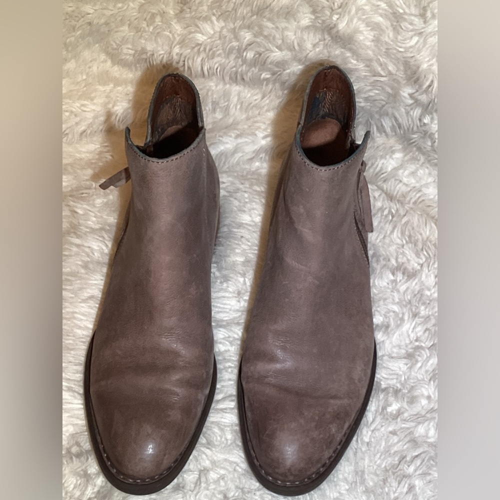 BORN Olio Grey Full Grain Boot Leather Grey Size 8.5
